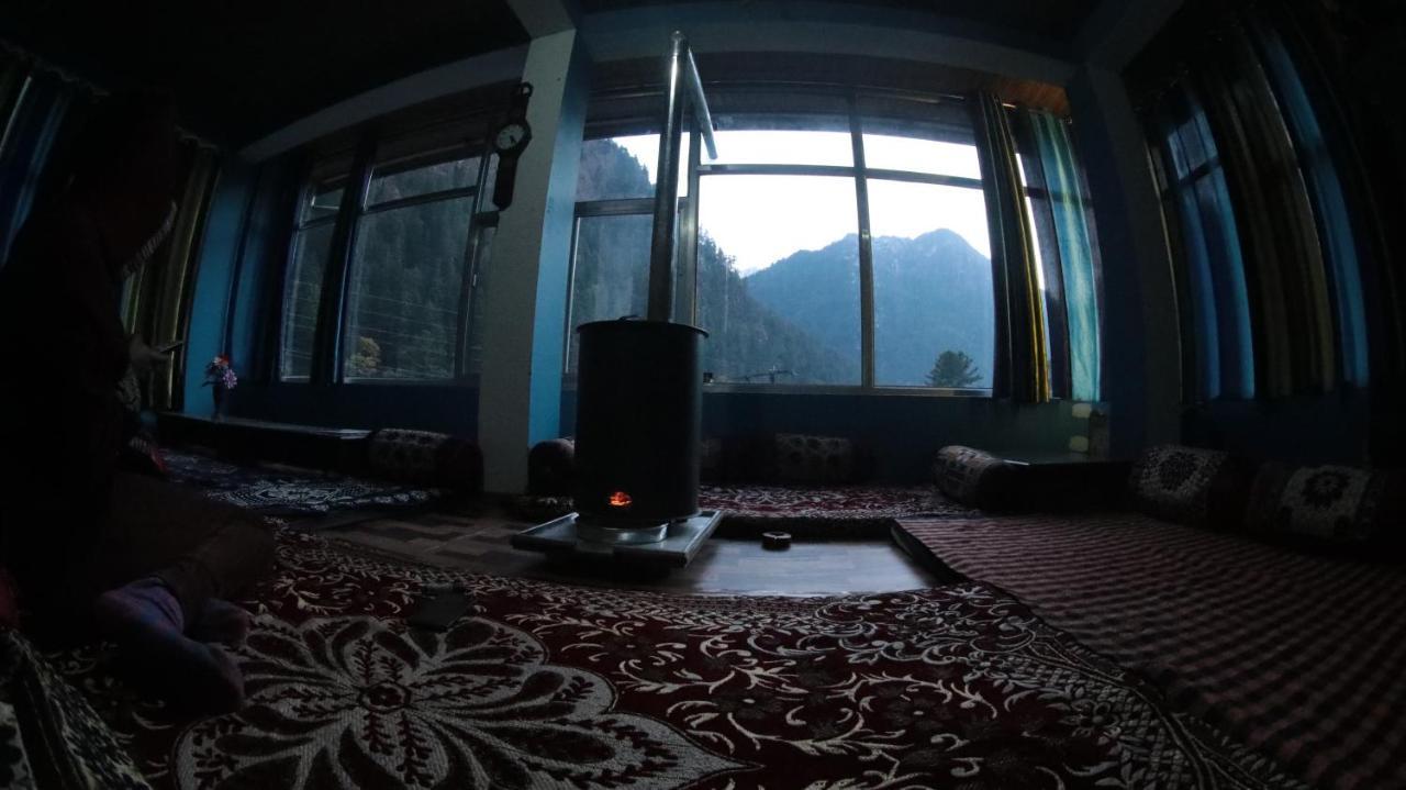 Snow View Guest House Kasol Esterno foto