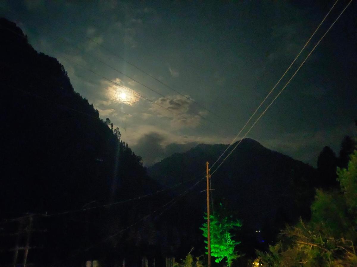 Snow View Guest House Kasol Esterno foto