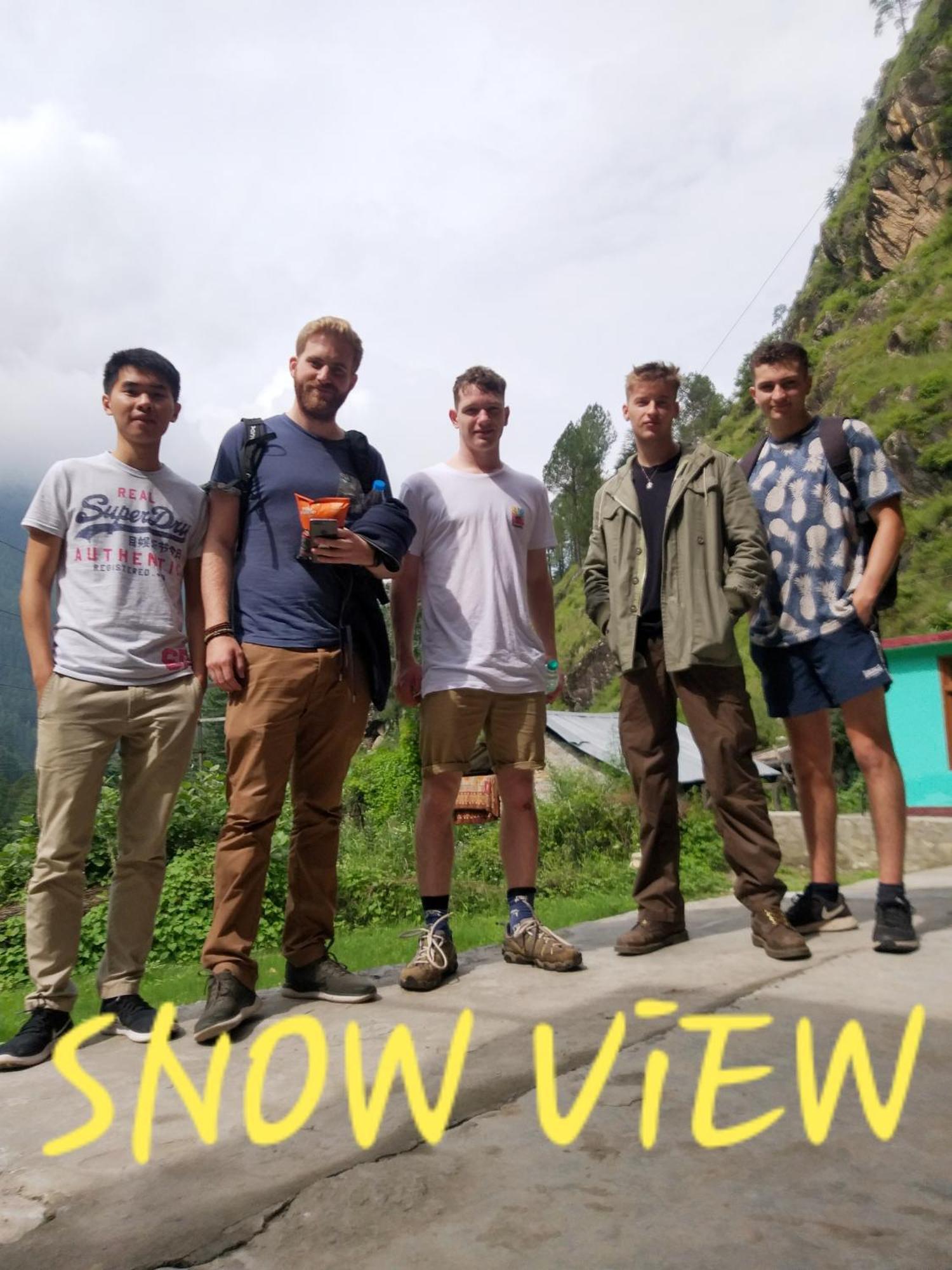 Snow View Guest House Kasol Esterno foto